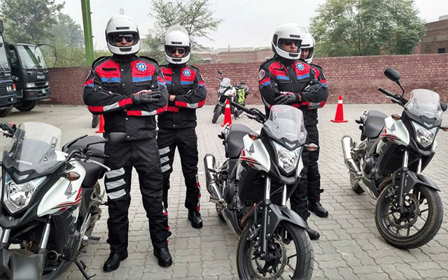 ڈولفن سکواڈ نے شہریوں کو لاک ڈاؤن کی آگاہی کیلئے انوکھا طریقہ ڈھونڈ نکالا