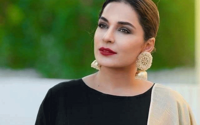 اداکارہ میرا نے ہری مرچ کھالی، عمر نہ بتائی