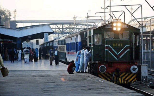 ریلوے اسٹیشنوں پر کاروبار کرنیوالے کرایوں سے پری‍‌شان