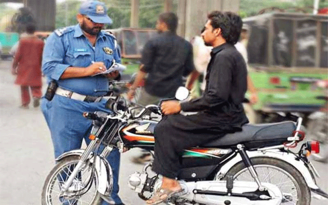 لاک ڈاؤن، ٹریفک پولیس نے ڈبل جرمانوں کی مد میں کروڑوں روپے کما لئے