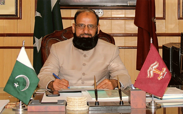  وائس چانسلر کنگ ایڈورڈ میڈیکل یونیورسٹی کا سروسز ہسپتال کے کوویڈ آئی سی یو کا دورہ