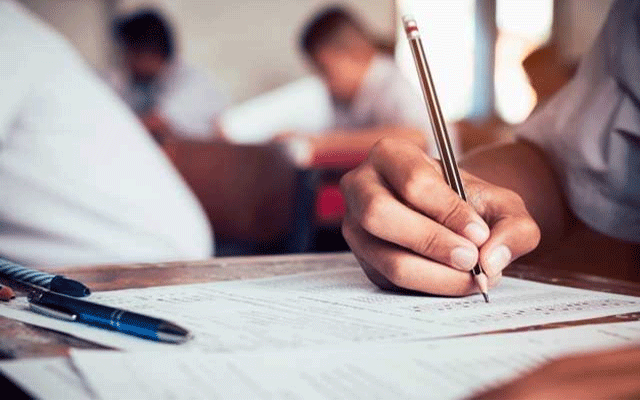 تعلیمی اداروں کی بندش کے باوجود امتحانات شیڈول کے مطابق لینے کا فیصلہ