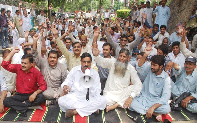  صوبائی وزیر کی بیٹی ریگولر; 106 افسران کی تعیناتی کے احکامات واپس 