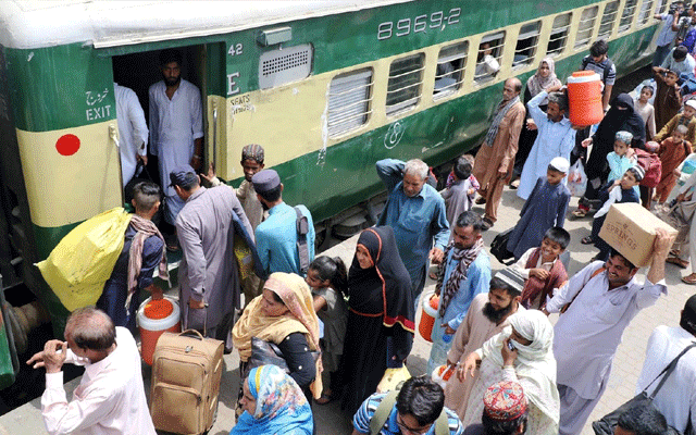 پہلی مرتبہ 76 عید سپیشل ٹرینیں چلانے کا فیصلہ