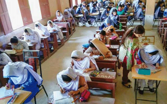  سیکرٹری سکولز ایجوکیشن کا بڑا حکم ، میٹرک کے طلبا کیلئے نئی مشکل کھڑی ہوگئی