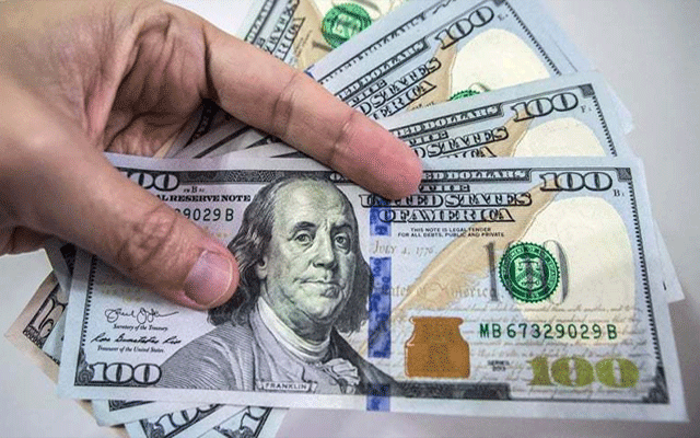  پاکستانیوں کیلئے خوشخبری، ڈالر سستا ہوگیا 