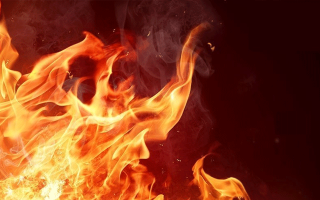 لاہور میں 4 مقامات پر آگ بھڑک اُٹھی، 2 افراد جاں بحق، وزیراعلیٰ کا نوٹس 