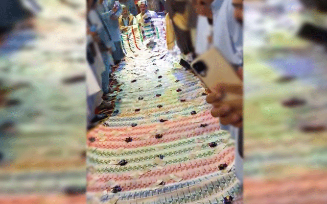 Baratis prepared a garland of money bigger than the stage for the groom