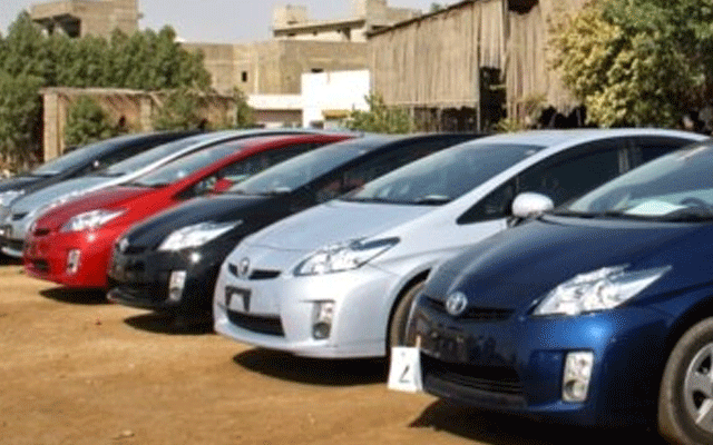  سابق وزرا ء اور ریٹائرڈ بیورو کریٹس سرکاری گاڑیوں پر قابض ہوگئے 