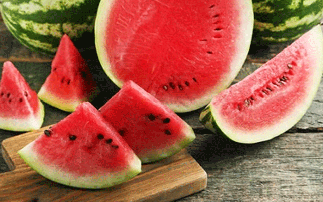 تربوز خراب نکلنے پر گاہک نے دکاندار کو گولیاں ماردیں