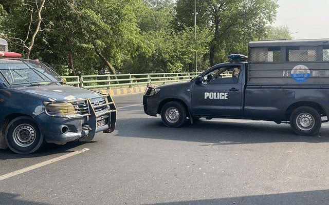 Zaman Park, Roads Blocked, Police Deployment, Trafic Jam, City42 