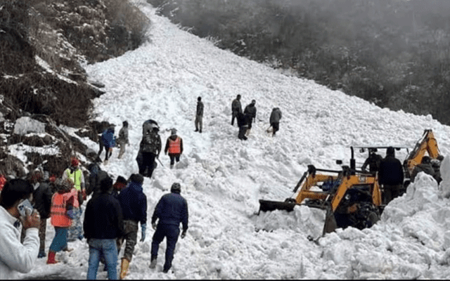 70-year-old man rescued 28 hours after avalanche hits Gilgit-Baltistan’s Astore