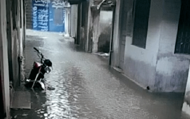 Two Kids died in Daska due to collapse of house, Rain, City42