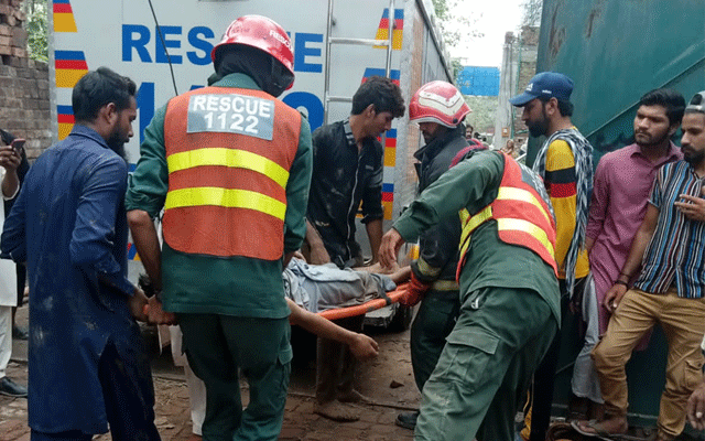 warehouse building collapsed in Manawan Lahore, city42