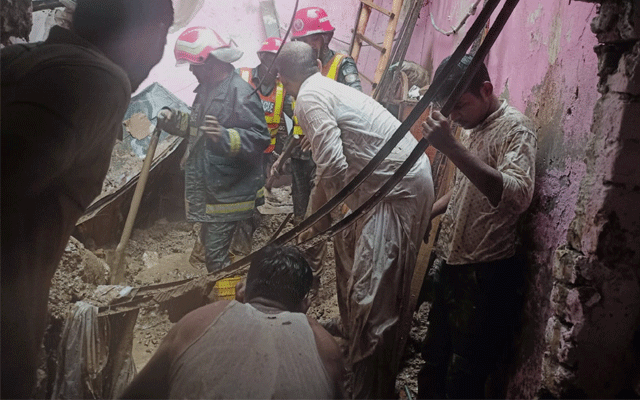 The building collapsed in Lahore, City42