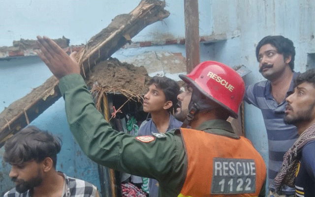 One died in Lahore due to a roof collapse, City42 