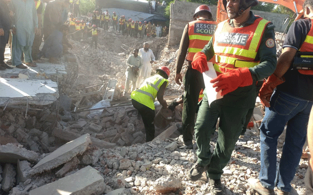 Bilal Azhar Kiani\'s tweet on Jhelum Hotel collapse, City42