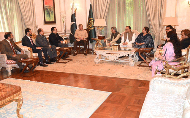 Prime Minister Shahbaz Sharif shares his heartily feelings about old friends after meeting with Old Ravians' delegation in Lahore, Cty42
