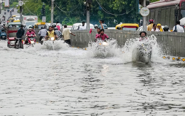 Delhi rains continue, met office predicts more rains in the next five days, Yamuna level expected to rise till Sunday morning, City42