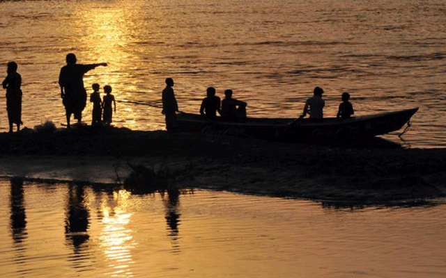 Rescuers helped the groom in crossing flooded Satluj river, City42