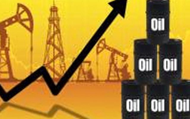 عالمی منڈی میں خام تیل کی قیمتوں میں کمی کے بعد اضافے کا رجحان دیکھنے میں آیا ۔