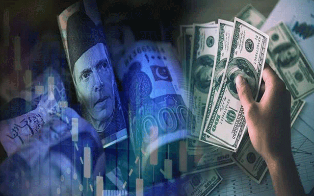 کاروباری ہفتے کے روز انٹربینک میں ڈالر کی قدر میں ایک پیسے کی کمی ہوگئی ۔ 