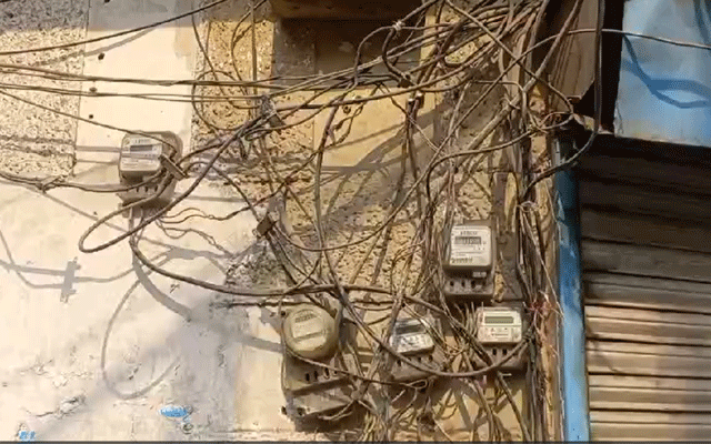 Safanwala Chowk, Tample Road Lahore, LESCO Unsafe transmission lines, hazardous electric transmission lines, City42 