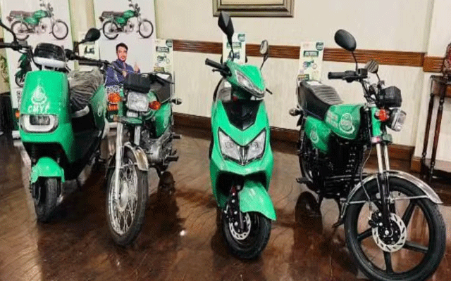وزیراعلیٰ پنجاب مریم نواز نے طلبا و طالبات میں الیکٹرک بائیکس تقسیم کرنے کیلئے    تاریخ کا  اعلان کر دیا۔