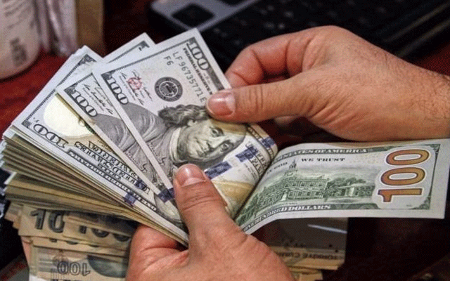 انٹربینک میں ڈالر کی قدر میں ایک پیسے کمی ہو گئی۔
