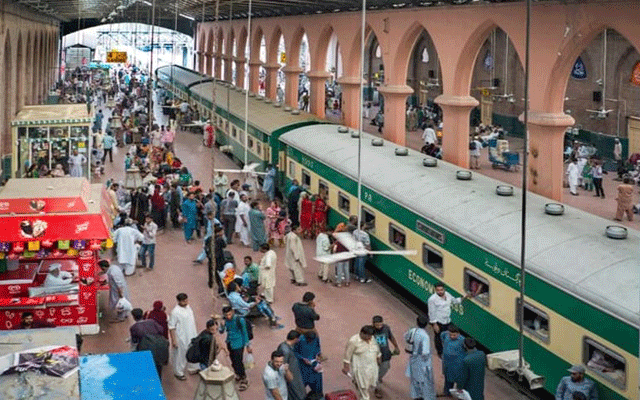  لاہور سمیت متعدد شہروں میں ٹرین سروس بند، ٹکٹیں منسوخ