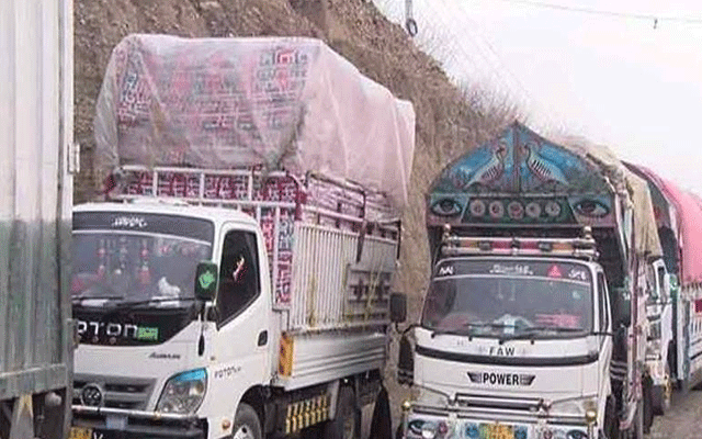امدادی اشیاءکاقافلہ کرم روانہ،ہیلی کاپٹر سے نگرانی 