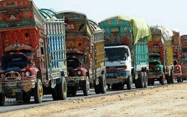 پشاور: غذائی اجناس کا 120 ٹرکوں پر مشتمل قافلہ کرم پہنچ گیا