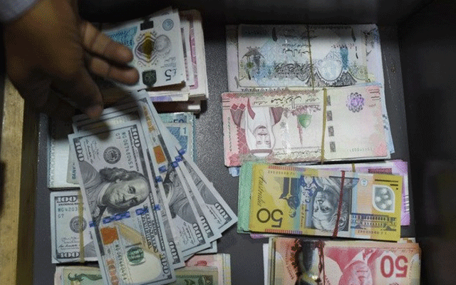زرمبادلہ کی مارکیٹوں میں ڈالر کی قدر گرگئی