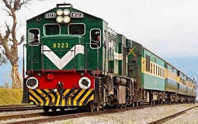 لاہور سے کراچی جانے والی شالیمار ایکسپریس ٹرین کو شاہدرہ پل پر حادثہ