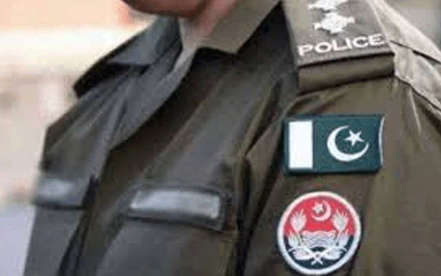وزیراعلیٰ پنجاب کا فوری ایکشن، شہری پر تشدد کرنے والا پولیس افسر معطل