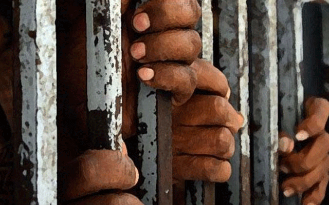 دلہن کے روپ میں شہریوں کو لوٹنے والا 4 رکنی ڈکیت گینگ گرفتار