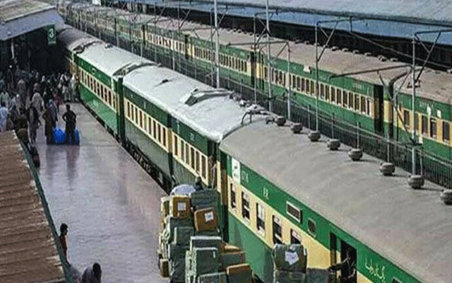ریلوے حکام نے ٹرین کے کرایوں میں اضافہ کردیا