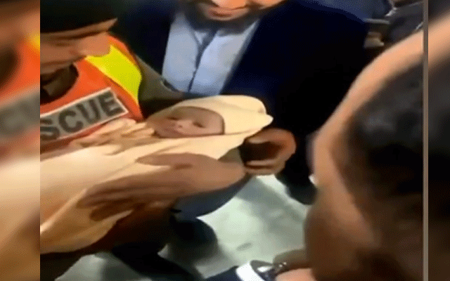 ریسکیو 1122 نے باپ کے ہاتھوں دفن ہونے والی نومولود زندہ نکال لی