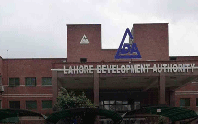ایل ڈی اے میں افسروں کے تقرروتبادلے