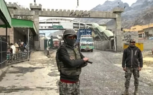 پاک افغان فورسز میں کشیدگی برقرار ، طورخم سرحد دوسرے روز بھی بند 