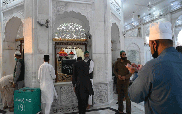 داتا دربار انتظامیہ کا نشے کے عادی افراد کو دور رکھنے کیلئے جنگلہ لگانے کا فیصلہ