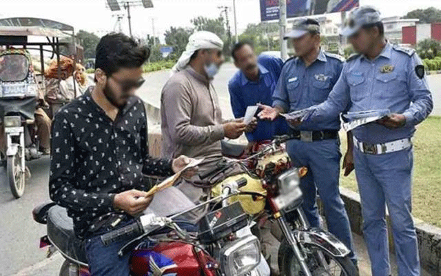 تیزرفتارموٹر سائیکل سوارجرمانوں اور چالان کیلئے کمرکس لیں