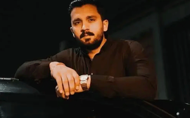 رجب بٹ نے ملک چھوڑنے کی  اصل وجہ بتادی