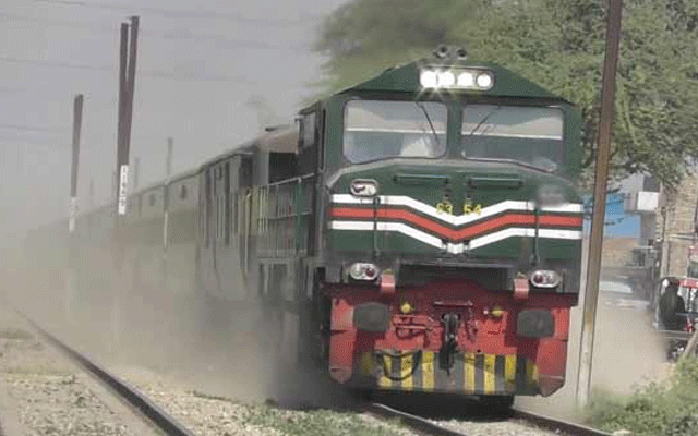 لاہور سے کراچی جانے والی ٹرین حادثے کا شکار