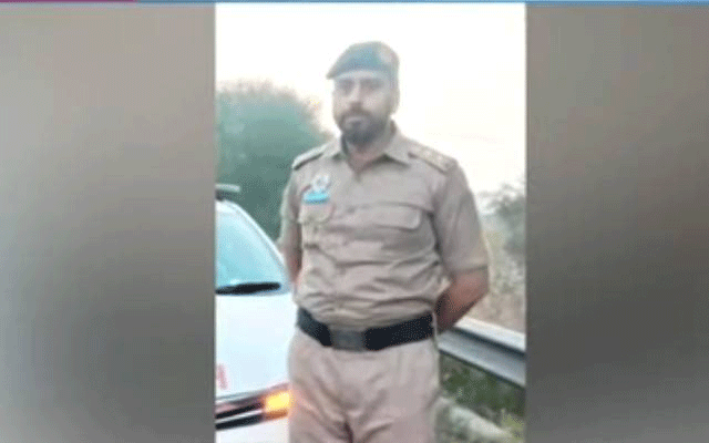 موٹر وے ایم 4: ٹرک کی ٹکر سے موٹر وے پولیس کا انسپکٹر شہید 