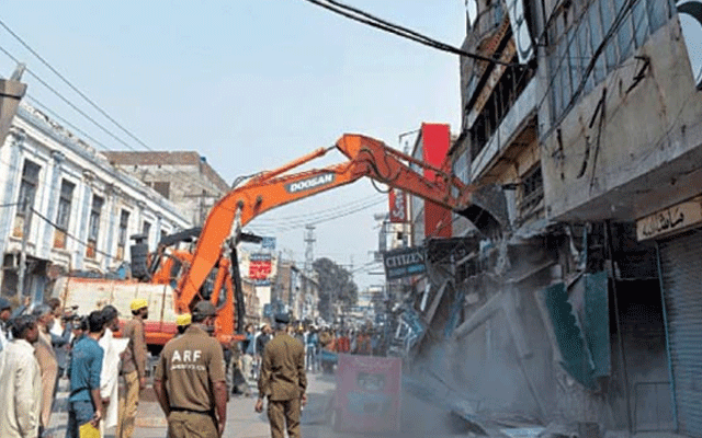 لاہور کے مختلف علاقوں سے تجاوزات کا صفایا، 148 املاک سیل، 9 ٹرک سامان ضبط