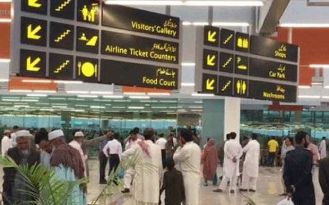 اسلام آباد ائیرپورٹ پر اے ایس ایف اہلکار کا مسافر پر مبینہ تشدد، واقعے کی ویڈیوز وائرل