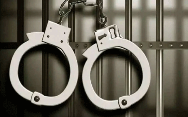  تہرے قتل  کے اشتہاری ملزم نے سات سال بعد ہتھیار ڈال دیے