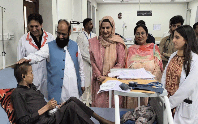 وائس چانسلر فاطمہ جناح  کا سر گنگا رام ہسپتال کا دورہ، مریضوں اور عملے کے ساتھ عید کی خوشیاں منائیں