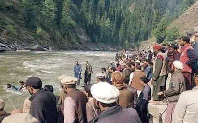 کاغان : سیاحوں کی گاڑی دریائے کنہار میں جاگری، میاں بیوی جاں بحق